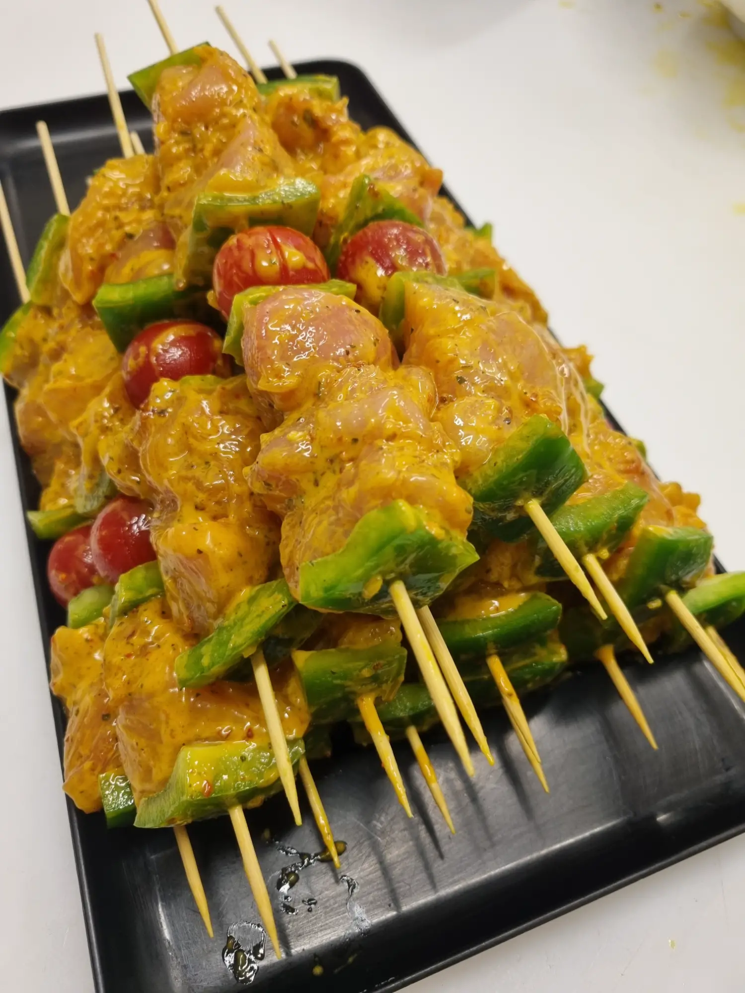 brochettes de poulet marinées à l'indienne